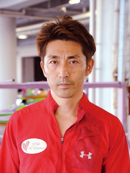 徳 増 秀 樹