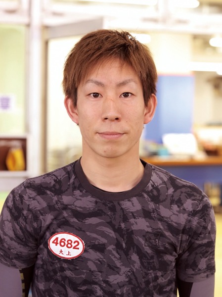 大 上 卓 人